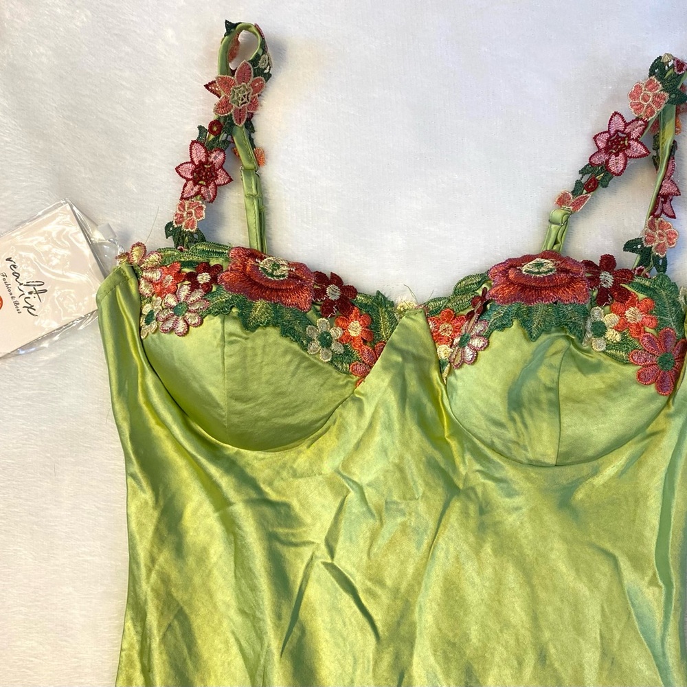 NWT Realtix Elegant Green Satin Dress - Picture 7 of 13